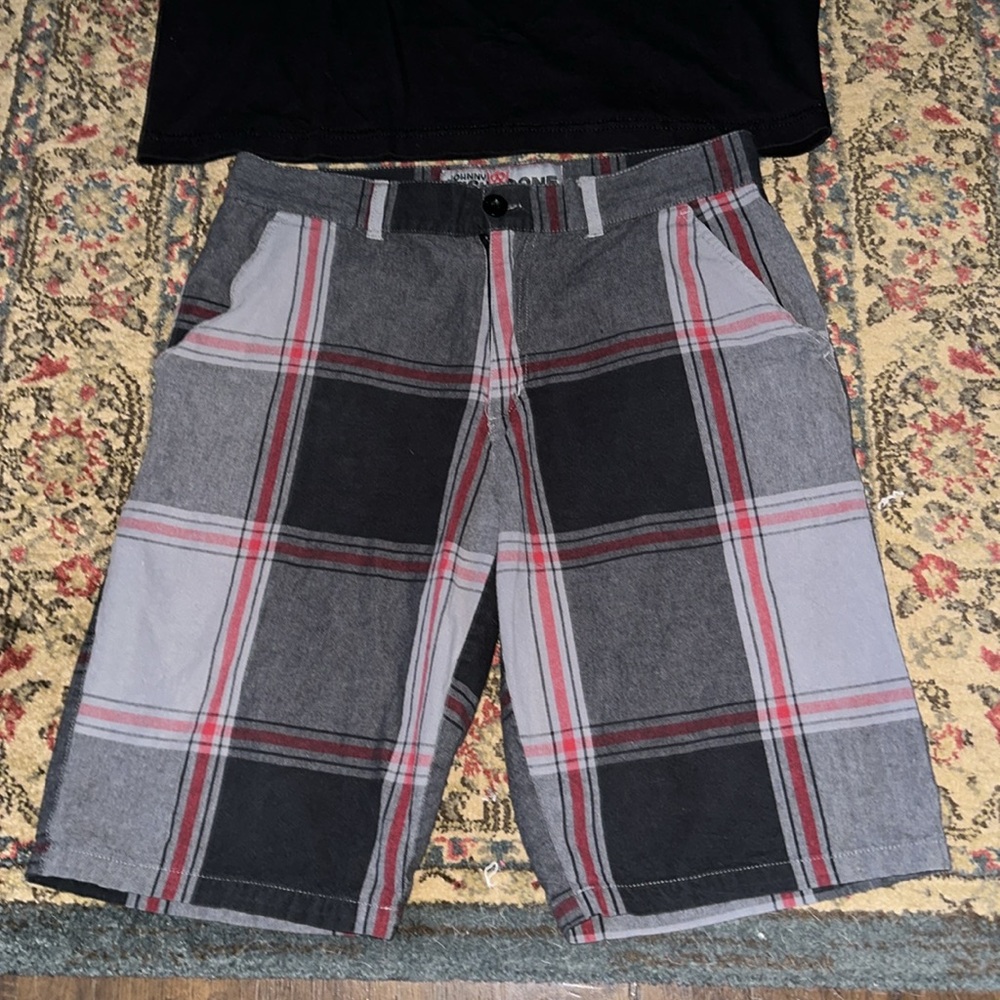 Men’s short sleeve tee shirt size L and plaid shorts size 32 Summer outfit - Picture 3 of 5